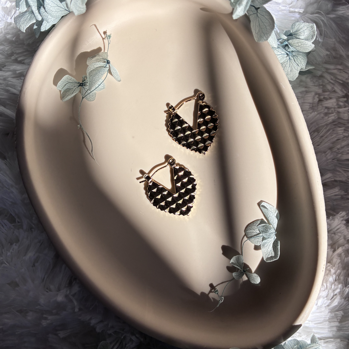 RSE05 Anti Tarnish Textured Heart Stud Earring - Image 1