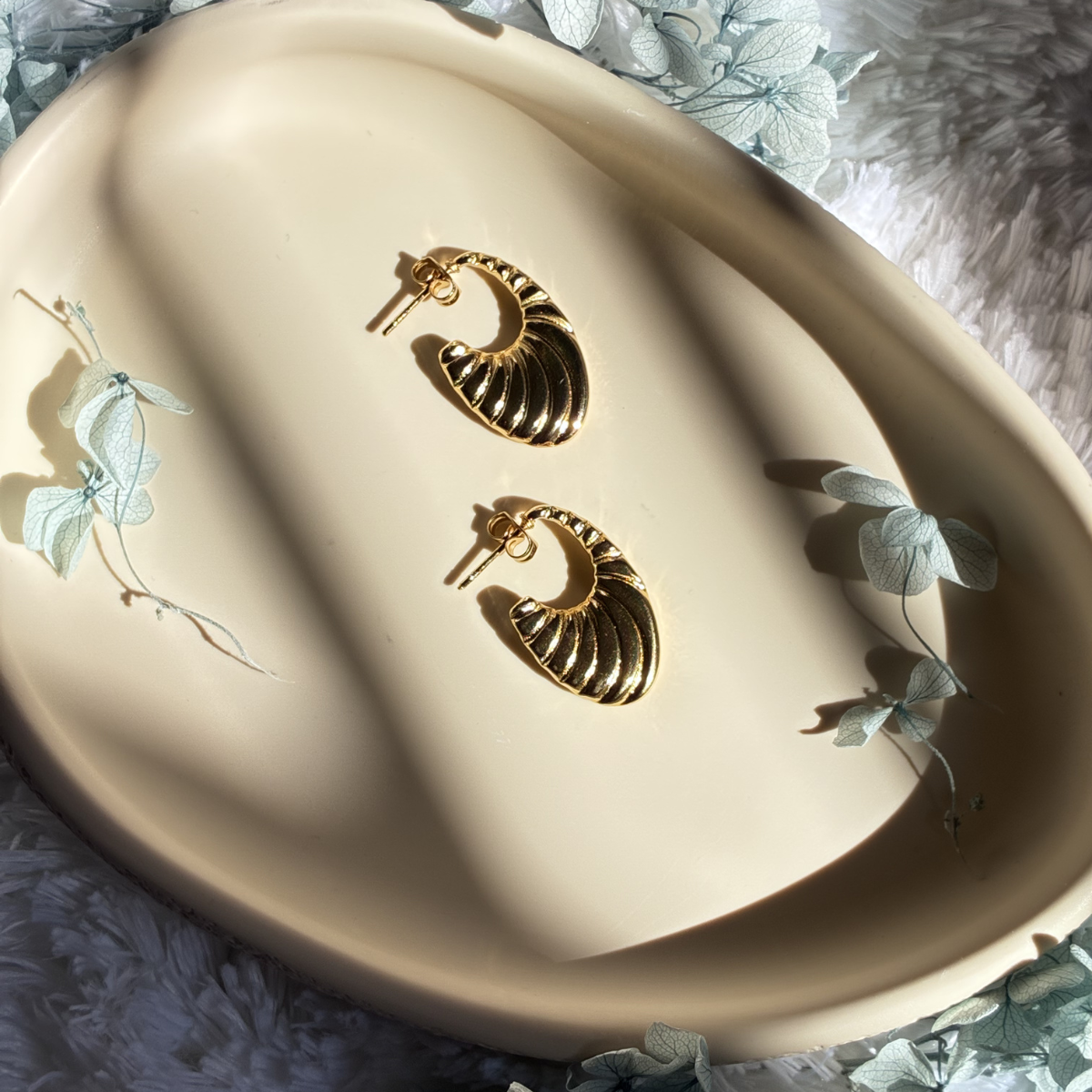 RSE06 Anti Tarnish Textured Gold Hoop Earring - Image 1