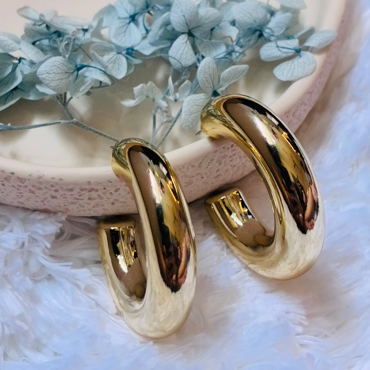 RSE14 Anti-Tarnish Chunky Gold C Statement Hoops - Image 1